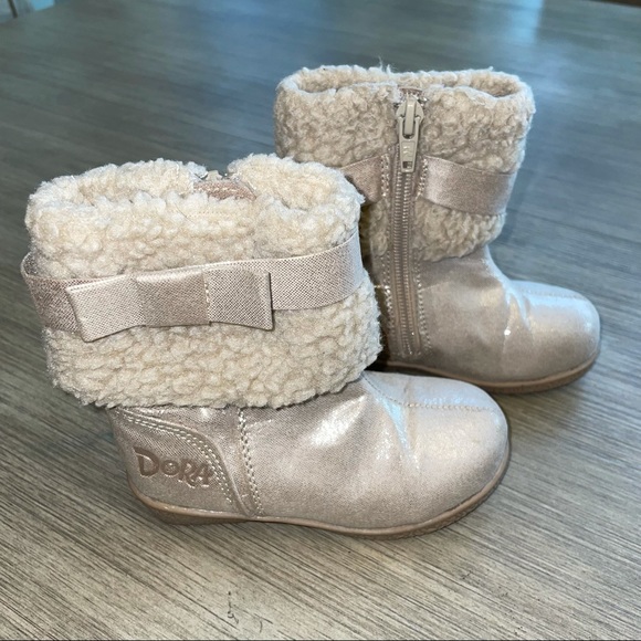 Dora the Explorer Shiny Cream Colored Fur Boots - Picture 4 of 12